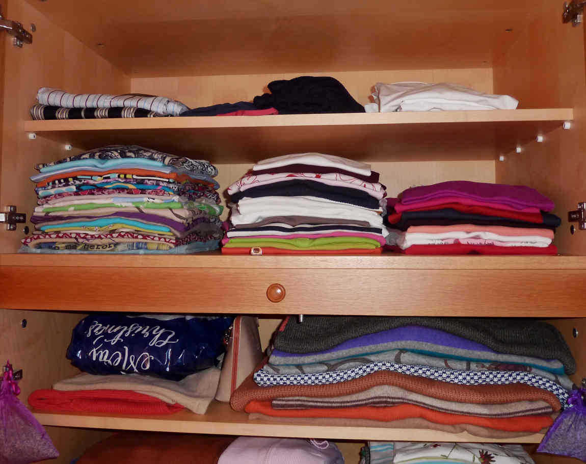 Built-in wardrobes shelves