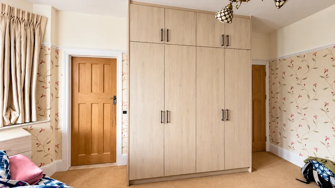 bespoke fitted bedroom wardrobe