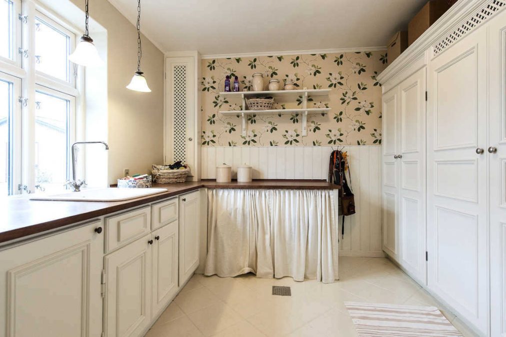 fitted kitchen